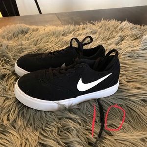 Boys Nike’s sneakers